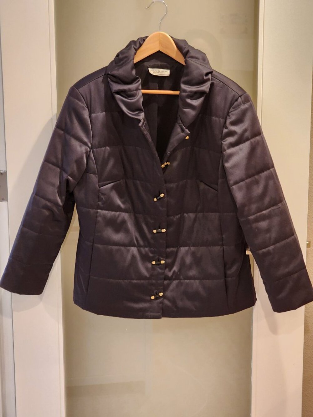 Excellent!!| US Med| ST JOHN SPORT: Slight sheen Quilted Black Sport Jacket